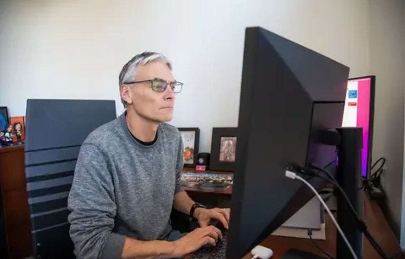 Palmer at computer