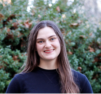 Outdoor headshot of Rebecca Knight