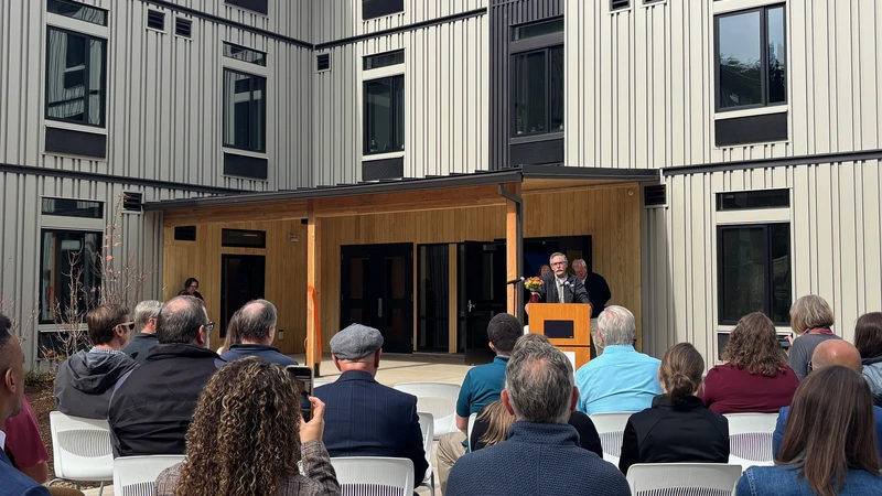 Cowan speaks at ribbon cutting