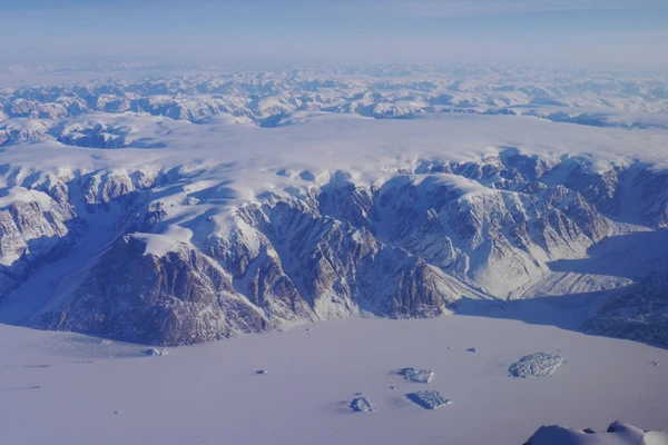 Field of ice