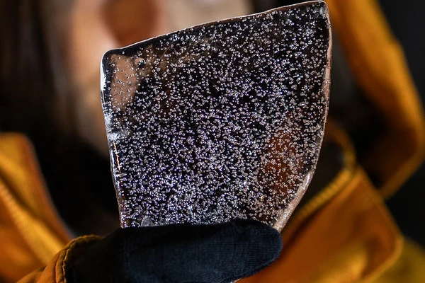 Carbon trapped in ice