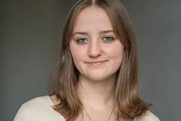 Headshot of Kari Hoy