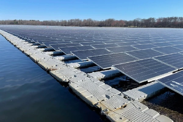 floating solar panels